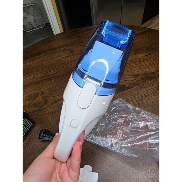 Smart Gear 12-Volt DC Auto Vac With Powerful Suction & Crevice Tool - Picture 8 of 13